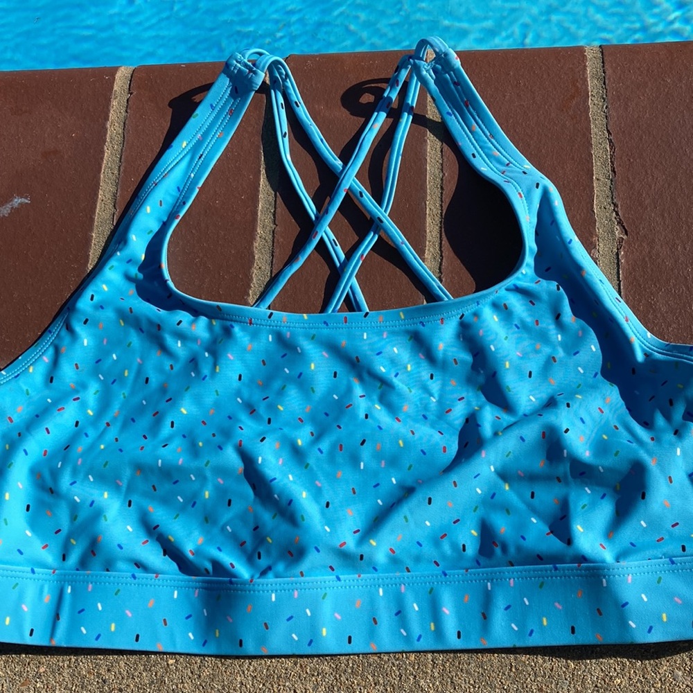 Humankind Athletic Style Swim Top  Size XL